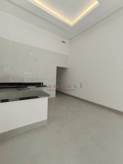 CASA EM CUIABA PARQUE ORAHA   Terreno 6x30=180 Área Construída 99,75  Porcelanato Incepa Piso 90x90 Parede WC 90x90 Parede Coz/Lav 60x1,20  Esquadrias em alumínio preto com alizar.  Portas de madeira  Metais Rainha    Casa Unifamiliar  03 Qtos sendo 1 Sui