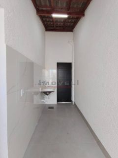 CASA EM CUIABA PARQUE ORAHA   Terreno 6x30=180 Área Construída 99,75  Porcelanato Incepa Piso 90x90 Parede WC 90x90 Parede Coz/Lav 60x1,20  Esquadrias em alumínio preto com alizar.  Portas de madeira  Metais Rainha    Casa Unifamiliar  03 Qtos sendo 1 Sui