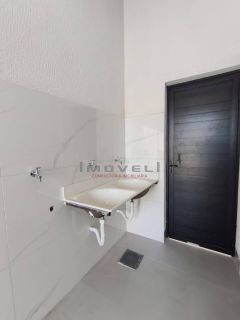 CASA EM CUIABA PARQUE ORAHA   Terreno 6x30=180 Área Construída 99,75  Porcelanato Incepa Piso 90x90 Parede WC 90x90 Parede Coz/Lav 60x1,20  Esquadrias em alumínio preto com alizar.  Portas de madeira  Metais Rainha    Casa Unifamiliar  03 Qtos sendo 1 Sui