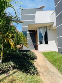 Casa com piscina no Jardim dos Estados