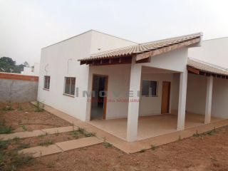 Casa com 2/4 no bairro Figueirinha em Várzea Grande