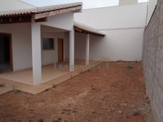 Casa com 2/4 no bairro Figueirinha em Várzea Grande