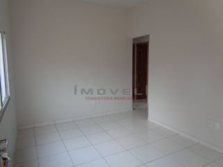 Casa com 2/4 no bairro Figueirinha em Várzea Grande