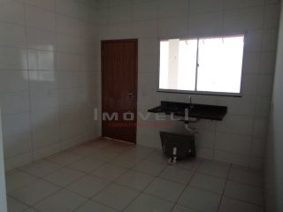 Casa com 2/4 no bairro Figueirinha em Várzea Grande