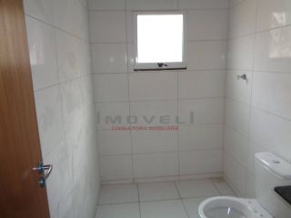 Casa com 2/4 no bairro Figueirinha em Várzea Grande