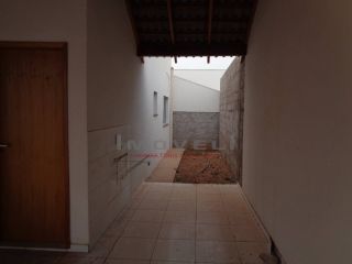 Casa com 2/4 no bairro Figueirinha em Várzea Grande