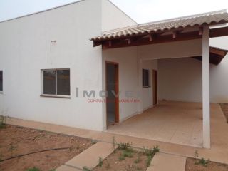 Casa com 2/4 no bairro Figueirinha em Várzea Grande