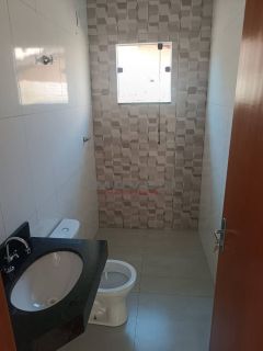 Casa pronta no bairro altos do glória várzea grande   3 quartos sendo 1 suite  Sala Cozinha Banheiro social  Área de serviço coberta  Valor 300.000,00