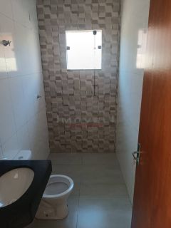 Casa pronta no bairro altos do glória várzea grande   3 quartos sendo 1 suite  Sala Cozinha Banheiro social  Área de serviço coberta  Valor 300.000,00