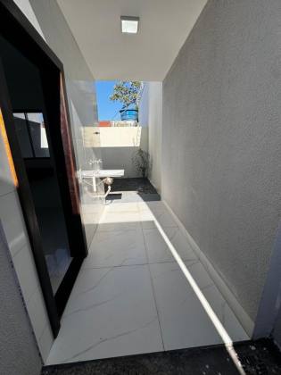 LINDA CASA NO BAIRRO ICARAI SENDO 3 QUARTOS-SALA-COZINHA-BANHEIRO SOCIAL-AREA DE SERVIÇO COBERTA