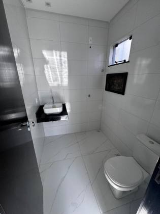 LINDA CASA NO BAIRRO ICARAI SENDO 3 QUARTOS-SALA-COZINHA-BANHEIRO SOCIAL-AREA DE SERVIÇO COBERTA