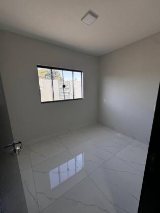 LINDA CASA NO BAIRRO ICARAI SENDO 3 QUARTOS-SALA-COZINHA-BANHEIRO SOCIAL-AREA DE SERVIÇO COBERTA