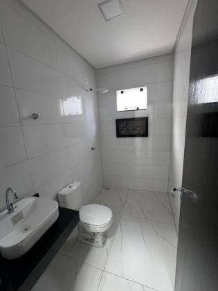 LINDA CASA NO BAIRRO ICARAI SENDO 3 QUARTOS-SALA-COZINHA-BANHEIRO SOCIAL-AREA DE SERVIÇO COBERTA