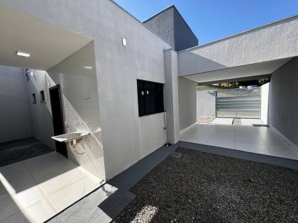 LINDA CASA NO BAIRRO ICARAI SENDO 3 QUARTOS-SALA-COZINHA-BANHEIRO SOCIAL-AREA DE SERVIÇO COBERTA