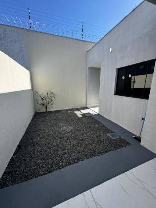 LINDA CASA NO BAIRRO ICARAI SENDO 3 QUARTOS-SALA-COZINHA-BANHEIRO SOCIAL-AREA DE SERVIÇO COBERTA