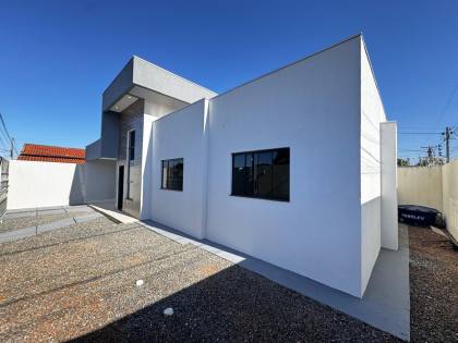 LINDA CASA NO BAIRRO ICARAI SENDO 3 QUARTOS-SALA-COZINHA-BANHEIRO SOCIAL-AREA DE SERVIÇO COBERTA