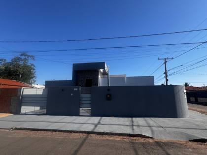 LINDA CASA NO BAIRRO ICARAI SENDO 3 QUARTOS-SALA-COZINHA-BANHEIRO SOCIAL-AREA DE SERVIÇO COBERTA