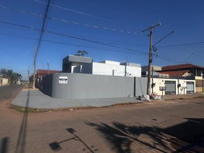 LINDA CASA NO BAIRRO ICARAI SENDO 3 QUARTOS-SALA-COZINHA-BANHEIRO SOCIAL-AREA DE SERVIÇO COBERTA