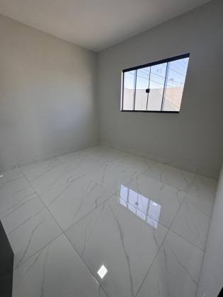 LINDA CASA NO BAIRRO ICARAI SENDO 3 QUARTOS-SALA-COZINHA-BANHEIRO SOCIAL-AREA DE SERVIÇO COBERTA