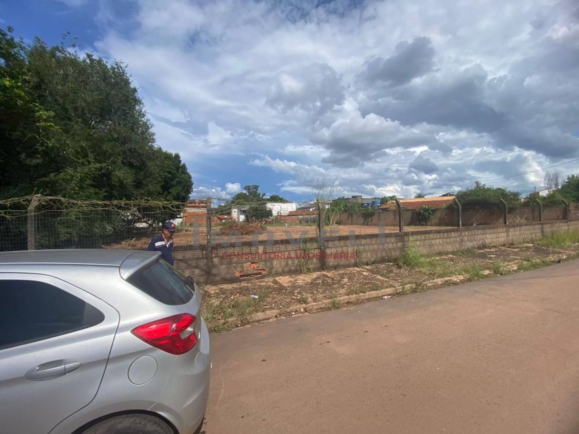 TERRENO NO CENTRO DE VARZEA GRANDE DE 360 METROS