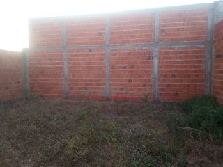 CASA Á VENDA NO LOTEAMENTO FLOR DE LIZ