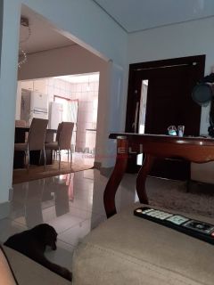 CASA Á VENDA NO CENTRO DE VÁRZEA GRANDE