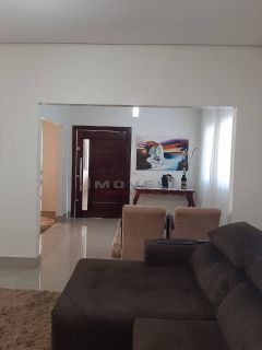 CASA Á VENDA NO CENTRO DE VÁRZEA GRANDE