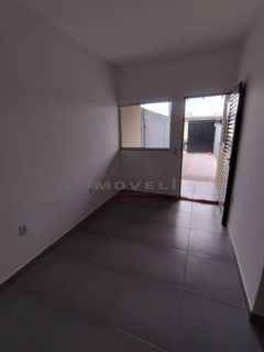Casa com 2/4 no bairro Paiaguás em Várzea Grande