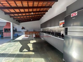 CASA  Á VENDA NO CANELAS