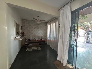 CASA  Á VENDA NO CANELAS