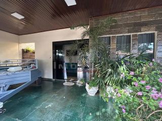 CASA  Á VENDA NO CANELAS