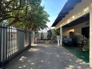 CASA  Á VENDA NO CANELAS