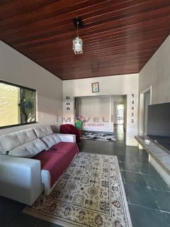 CASA  Á VENDA NO CANELAS