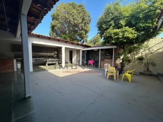 CASA  Á VENDA NO CANELAS