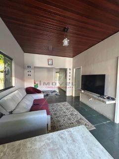 CASA  Á VENDA NO CANELAS