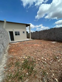 CASA NA PLANTA Á VENDA NO CANELAS