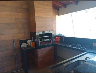 CASA Á VENDA NO BAIRRO CANELAS