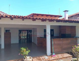 CASA Á VENDA NO BAIRRO CANELAS