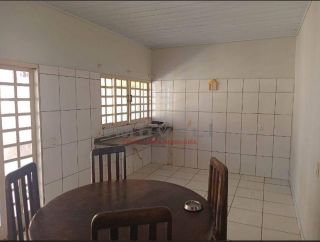 CASA Á VENDA NO BAIRRO CANELAS