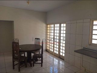 CASA Á VENDA NO BAIRRO CANELAS