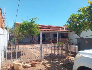 CASA Á VENDA NO BAIRRO CANELAS