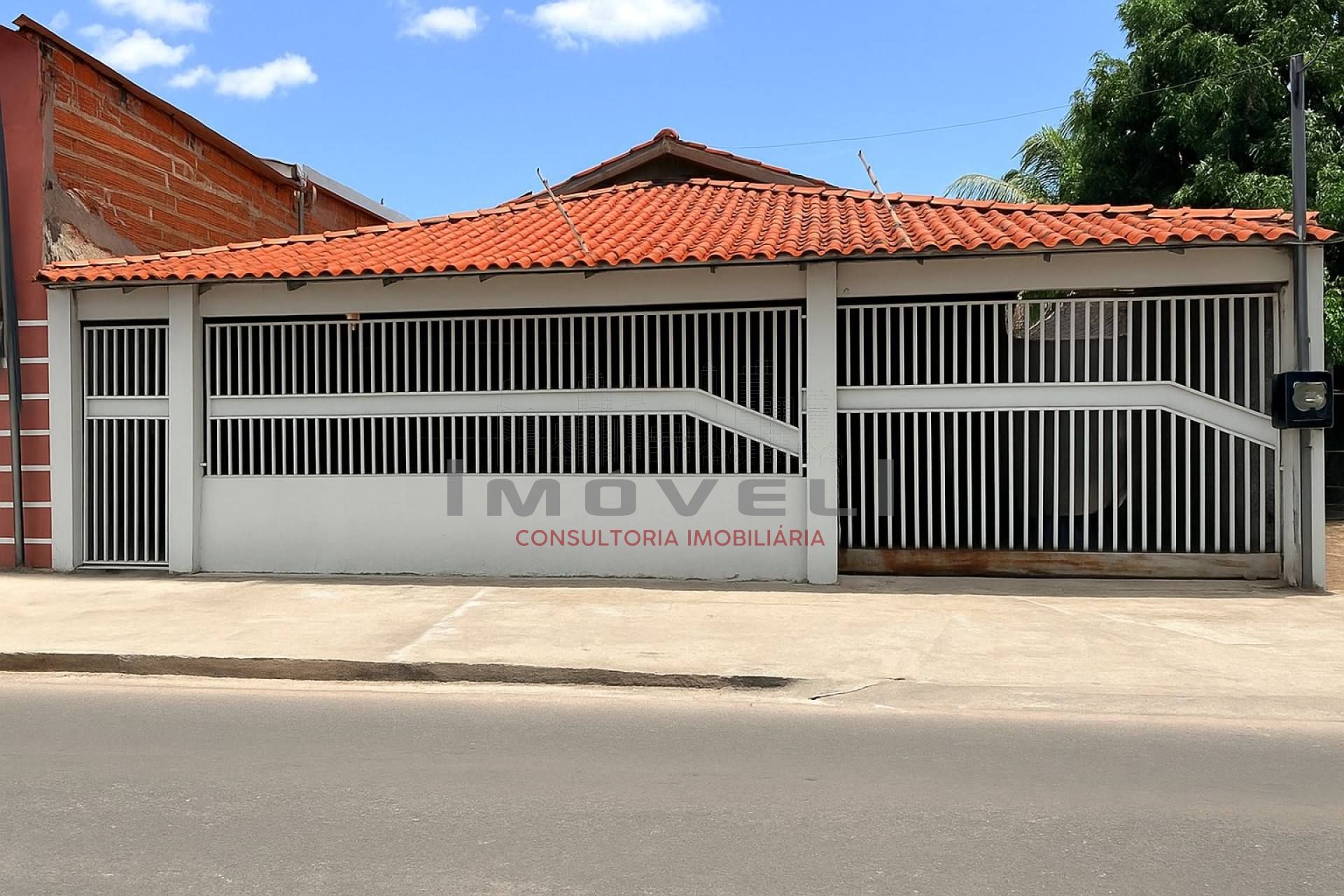 CASA Á VENDA NO CENTRO SUL DE VÁRZEA GRANDE