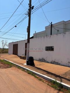 CASA Á VENDA NO BAIRRO PETRÓPOLIS (CHAPÉU DO SOL)