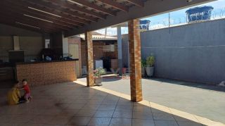 CASA Á VENDA NO CRISTO REI