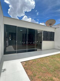 CASA Á VENDA  NO CONDOMÍNIO TERRA NOVA