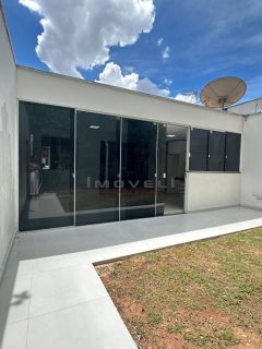 CASA Á VENDA  NO CONDOMÍNIO TERRA NOVA