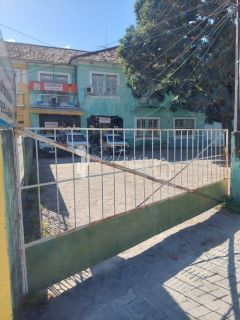 Venda de casa comercial na Madalena.