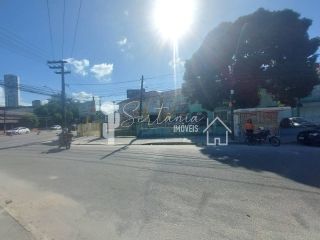 Venda de casa comercial na Madalena.