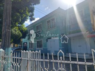 Venda de casa comercial na Madalena.