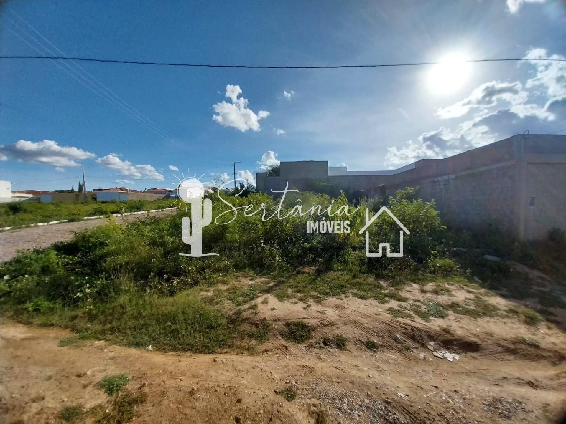 Terreno para Venda com 240 m² de área 12X20, com excelente localização no bairro do Sol Nascente (Nova Sertânia)